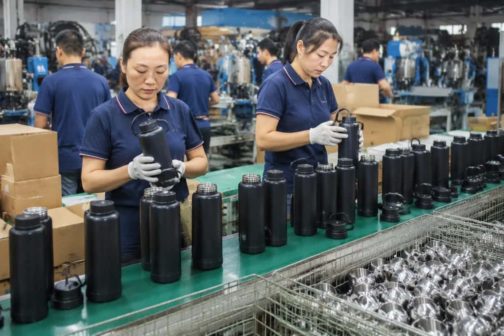 Stainless vacuum flask manufacturer guide for custom thermos buyers